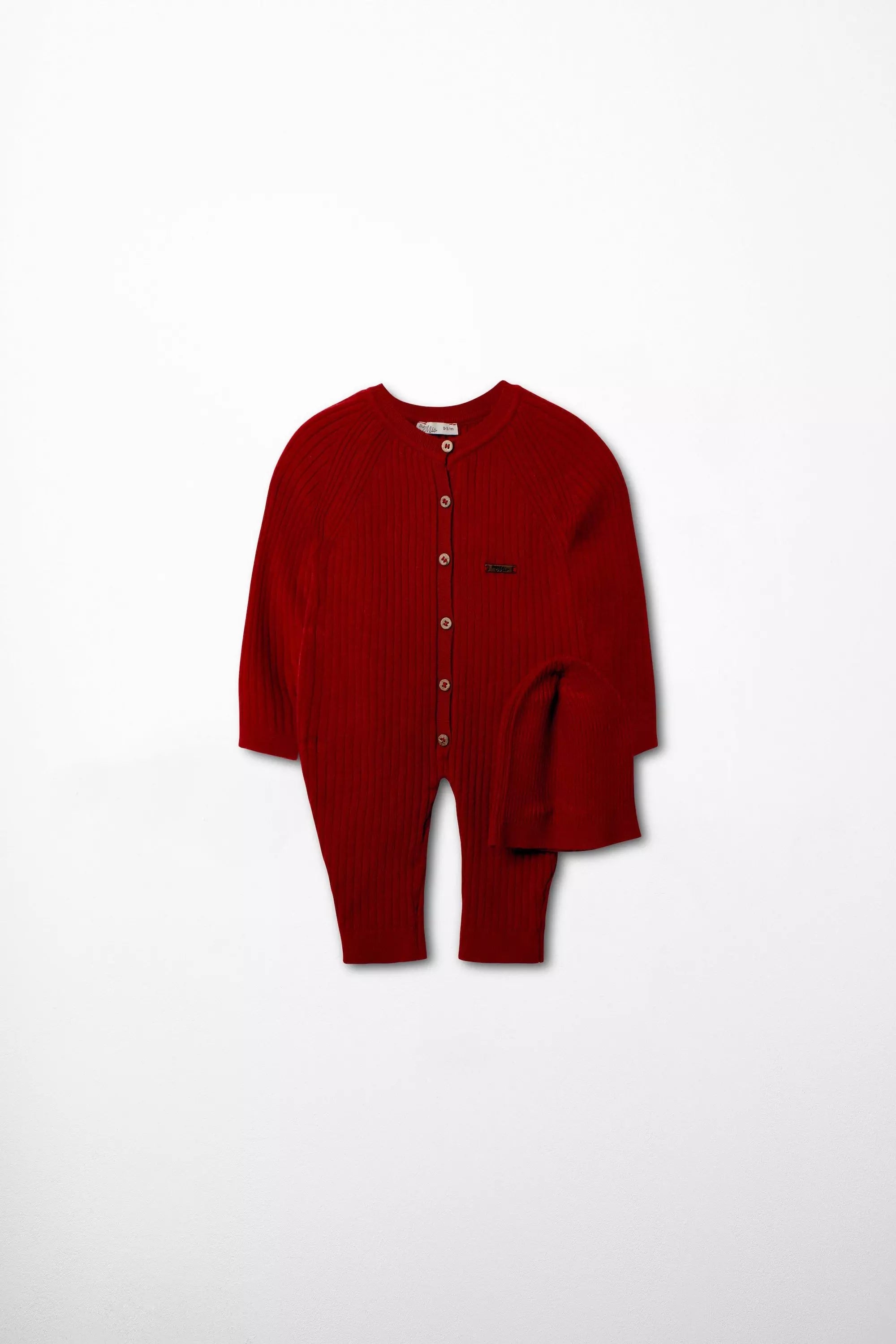 Baby Strick-Overall in Rot (Bordeaux) aus Rippstrick mit Knopfleiste und passender Mütze (Set)