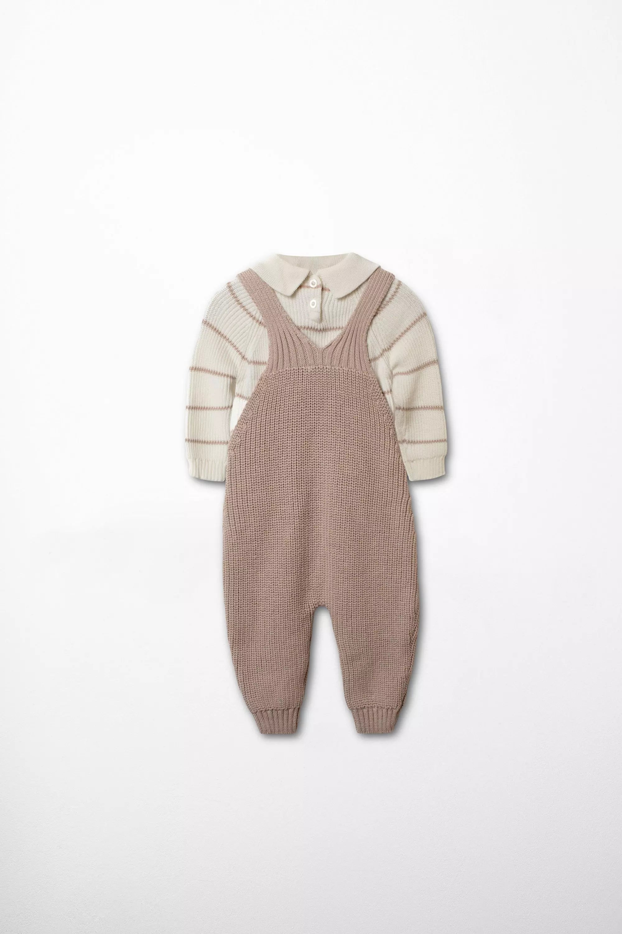 Baby Strickmode Set taupe Latzhose mit Träger und beiger gestreifter Pullover