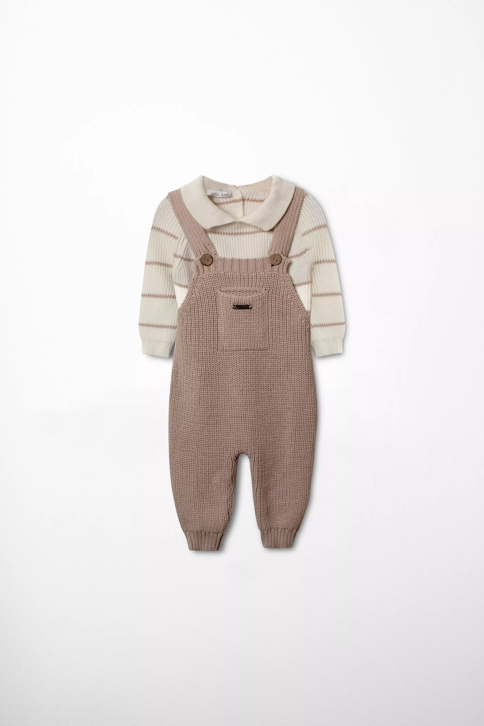 Baby Strickmode Set taupe Latzhose und beiger gestreifter Polopullover