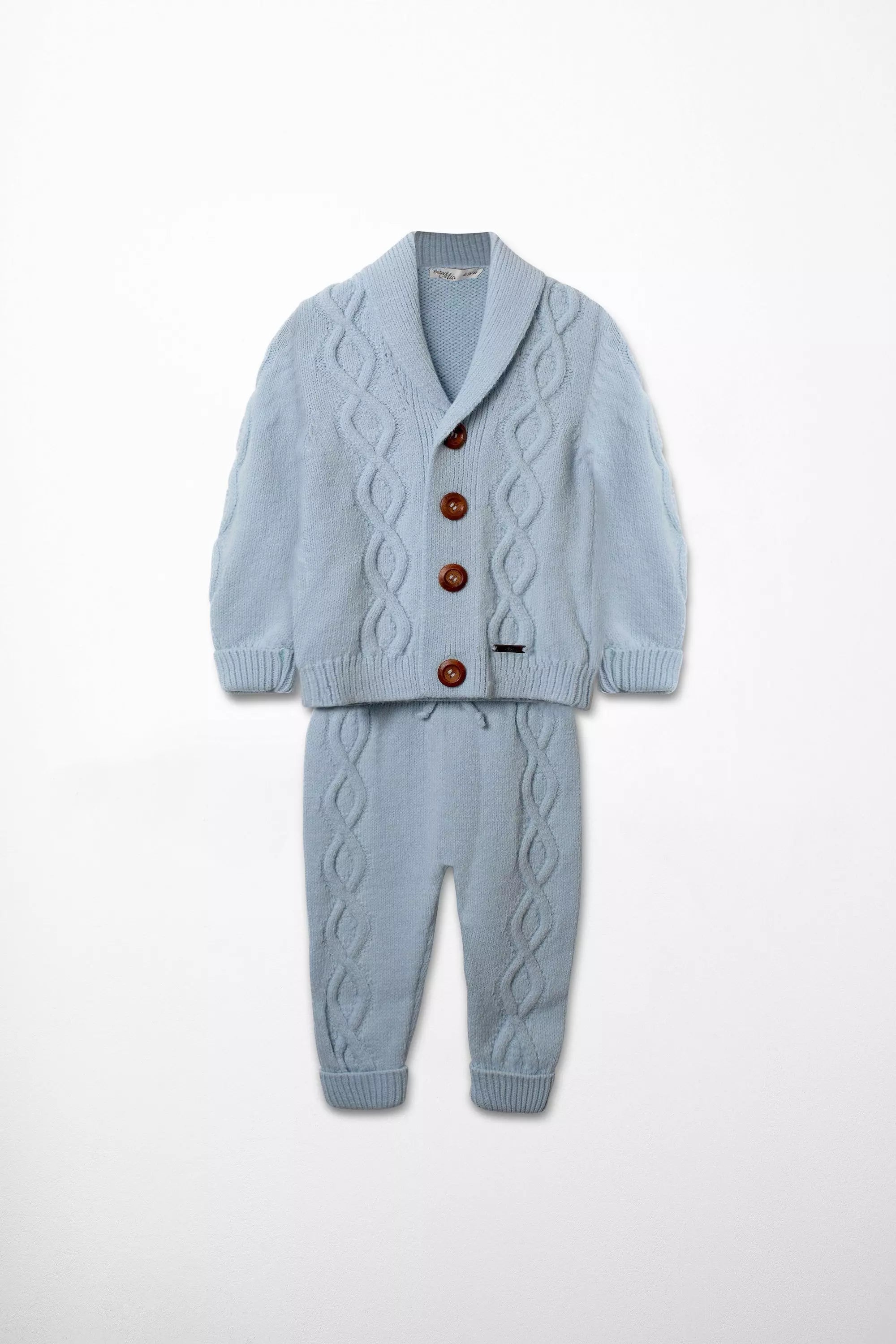 Baby Strickmode Set hellblaue Strickjacke mit Schalkragen Zopfmuster und passende Strickhose