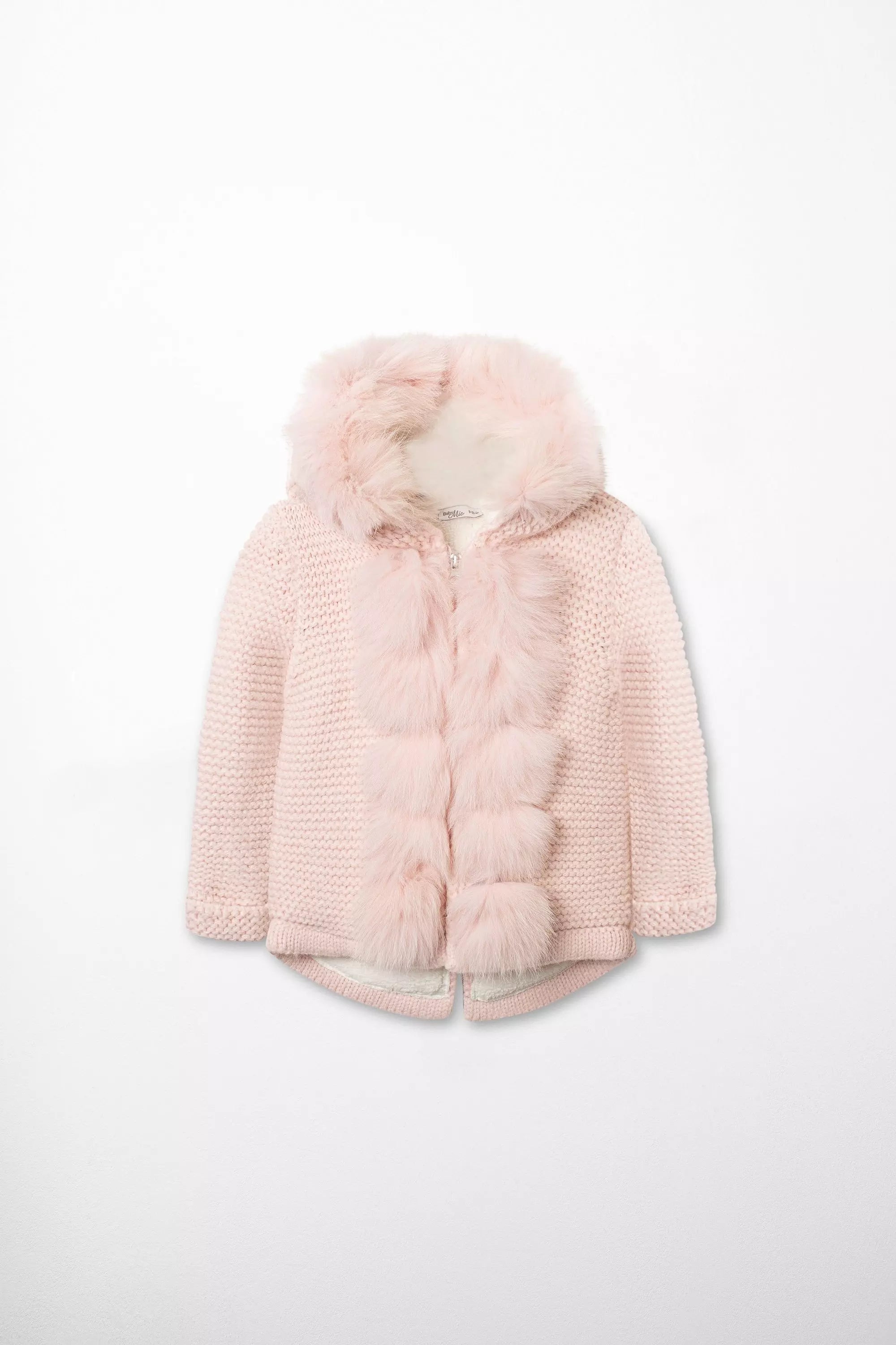 Hochwertige Baby-Strickjacke in Zartrosa mit Kapuze und luxuriösem Pelzbesatz an Reißverschluss und Kragen