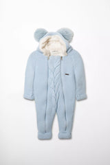Hochwertiger Babystrampler aus Strick in Hellblau mit Pompon Kapuze Zopfmuster und Reißverschlüssen vorne