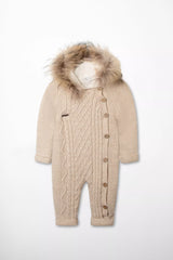 Hochwertiger, warmer Baby-Strickoverall in Beige für den Winter, mit Kapuze, Fellbesatz und seitlicher Knopfleiste