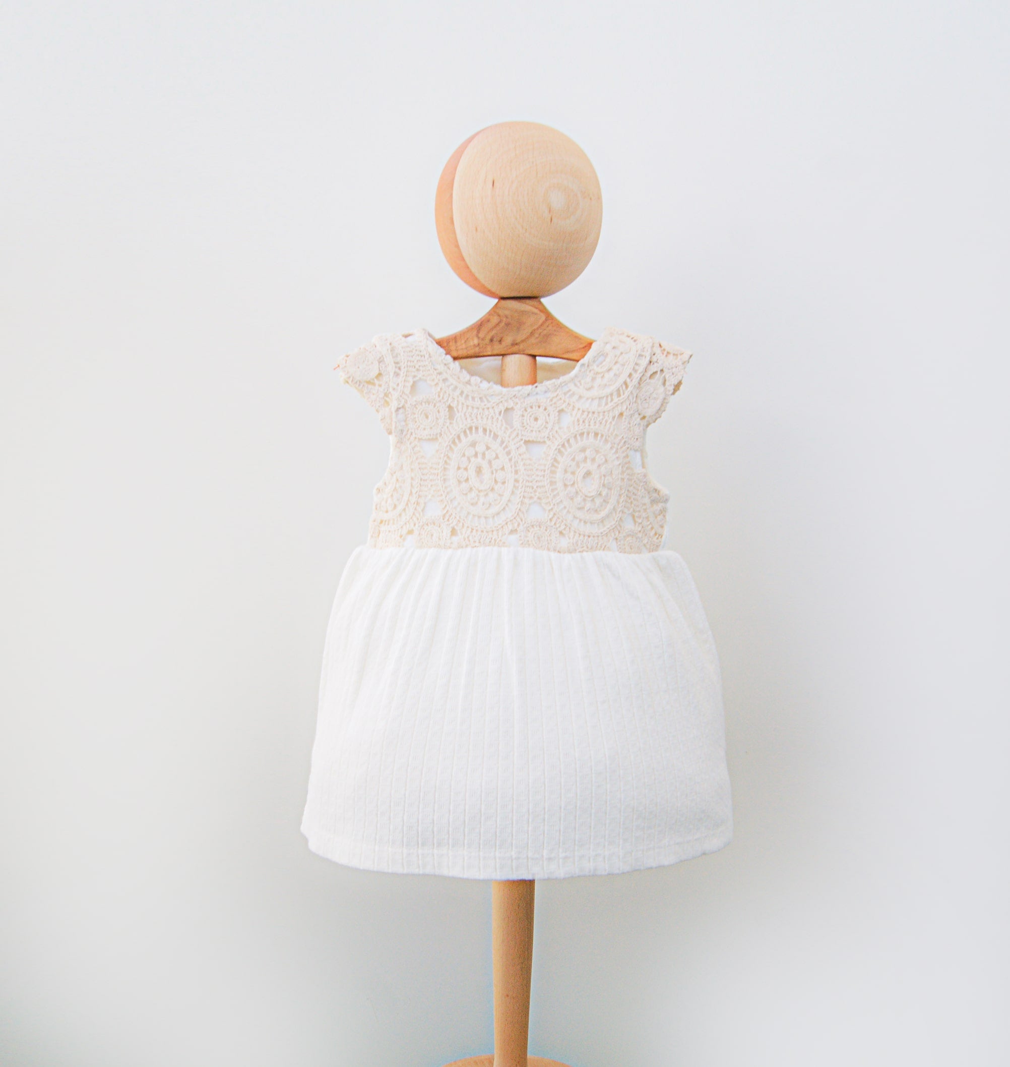 Baby Kleid mit Häkel-Oberteil